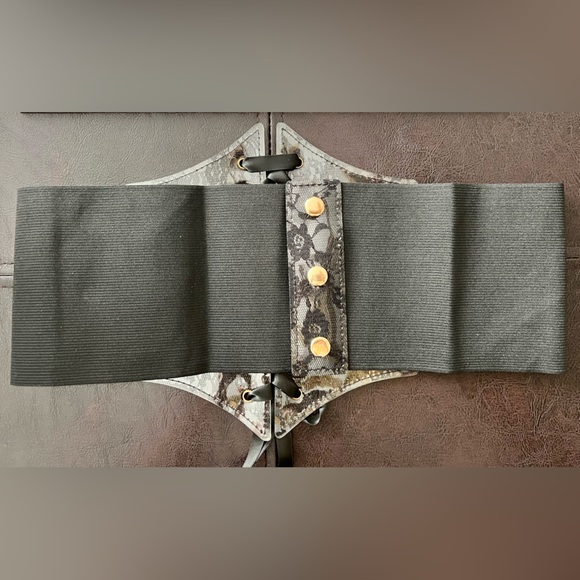 NWT 1 Piece Adjustable Waist Cincher Belt Corset Snap Back Lace Up Front Black - Picture 8 of 12